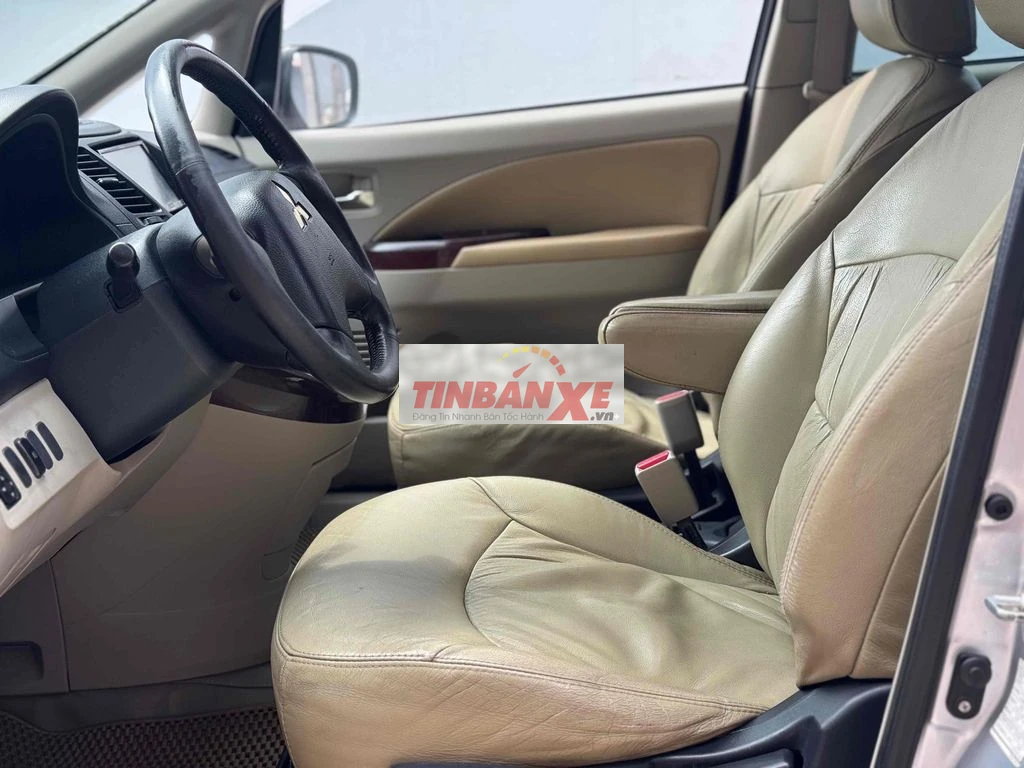 Mitsubishi Grandis Bạc 7 chỗ
