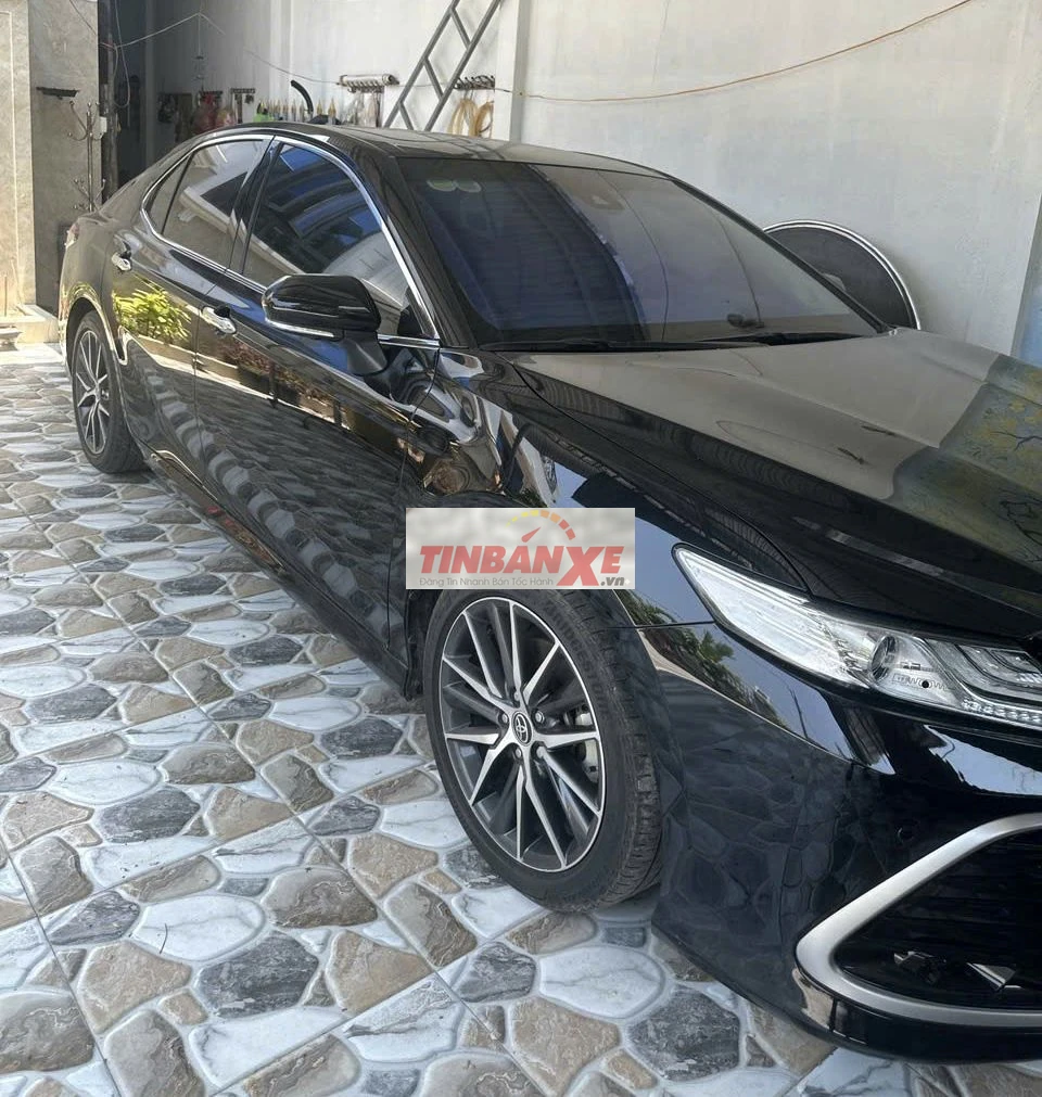 Toyota Camry 2.5Q 2022 màu đen bản full nhập khẩu