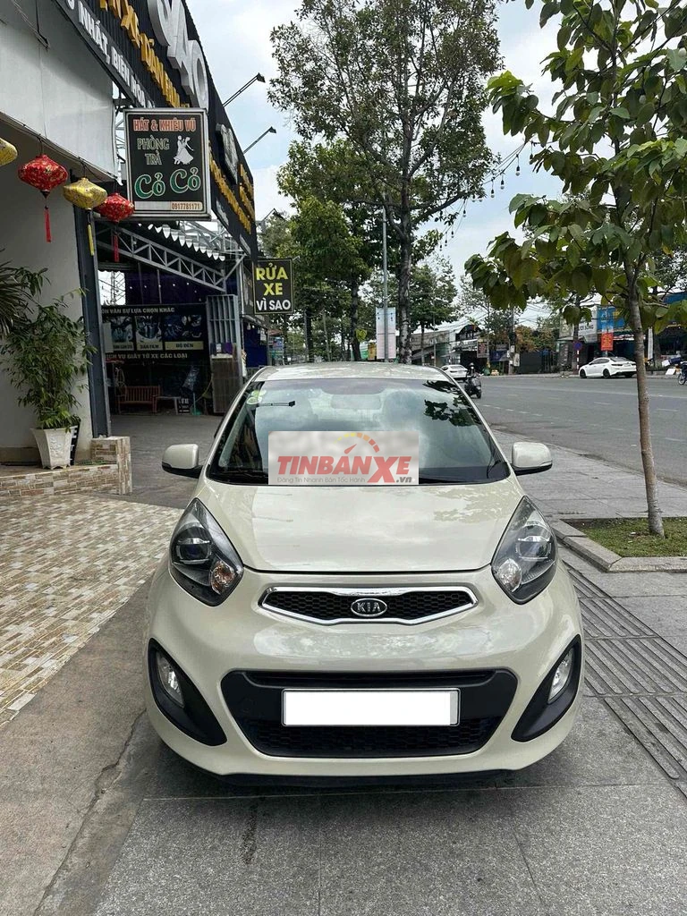 Kia Morning Trắng kem