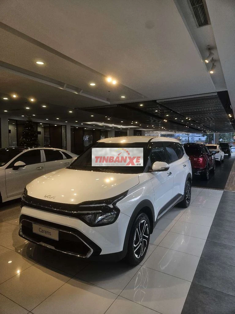 Kia Carens luxury giảm giá đến 46 triệu