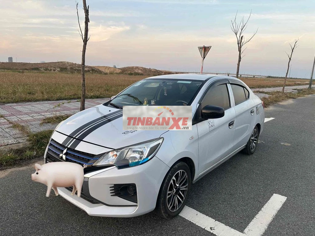 Mitsubishi Mirage Trắng 5 chỗ