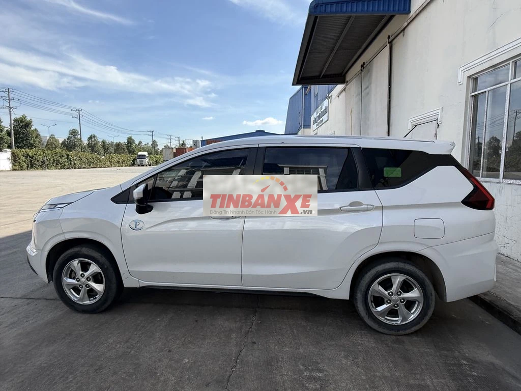 Mitsubishi Xpander Trắng 7 chỗ