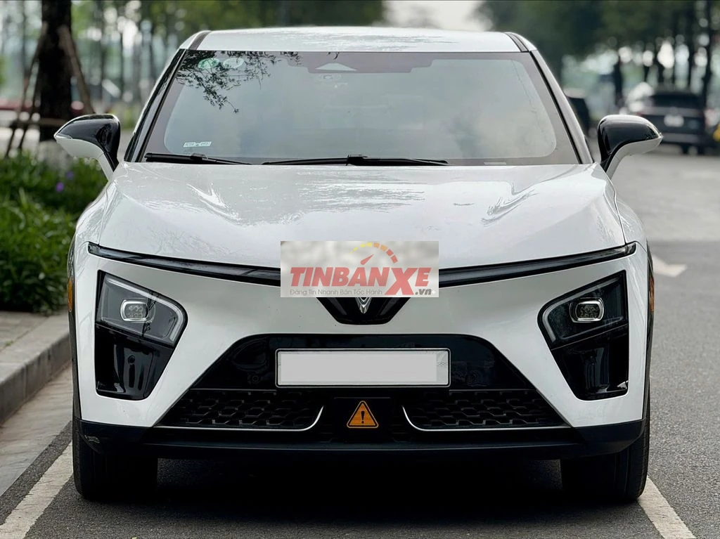 VinFast VF7 Eco 2024 - Miễn Sạc Tới T6/2027