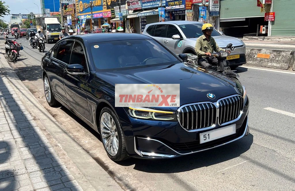 Bmw 740Li Pure Excellence model 2021 màu xanh