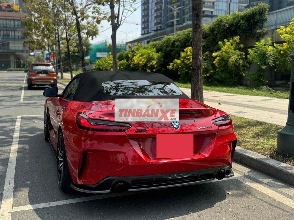 BMW Z4 2021 màu đỏ đậm
