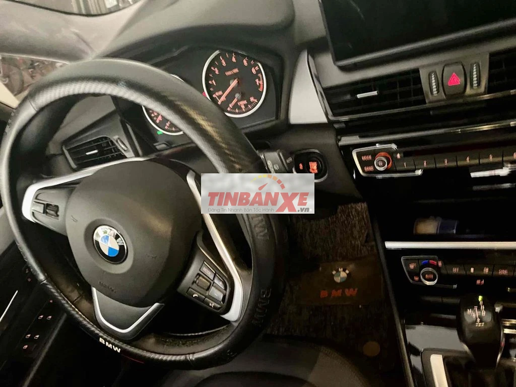 BMW 218i 2016 125000 km Xám