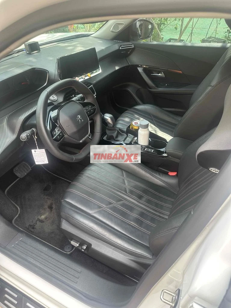 Peugeot 2008 2024 Active 8.900 km Trắng