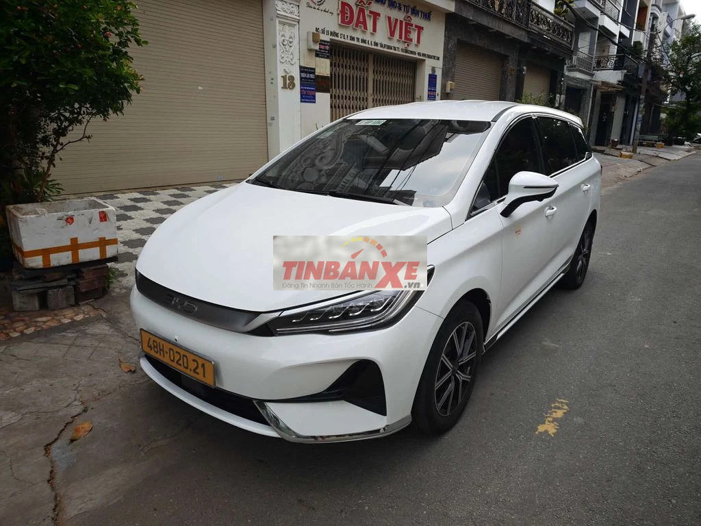 BYD M6 Trắng sẵn biển vàng leo lên là kím tiền nè