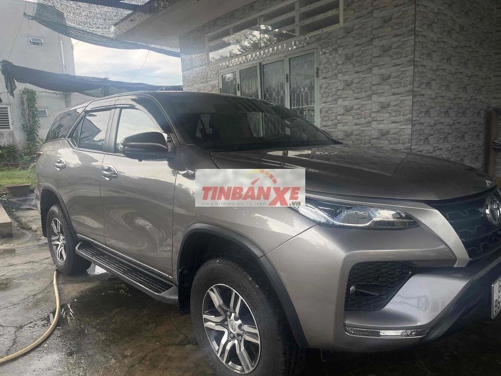 Toyota Fortuner 2020 Xám 27000 km
