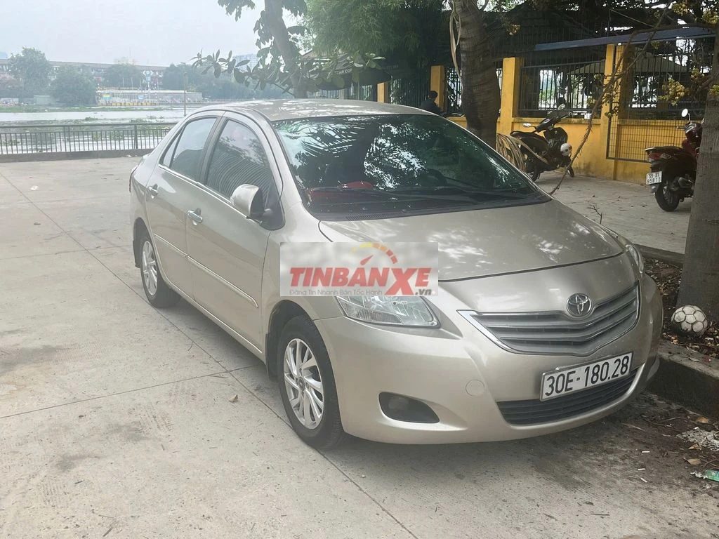 Toyota Vios 2010 Vàng cát