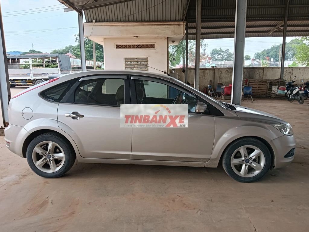 Ford Focus 2013 1.8 Vàng cát