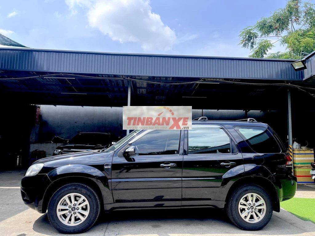 Ford Escape 2019 110000 km Đen