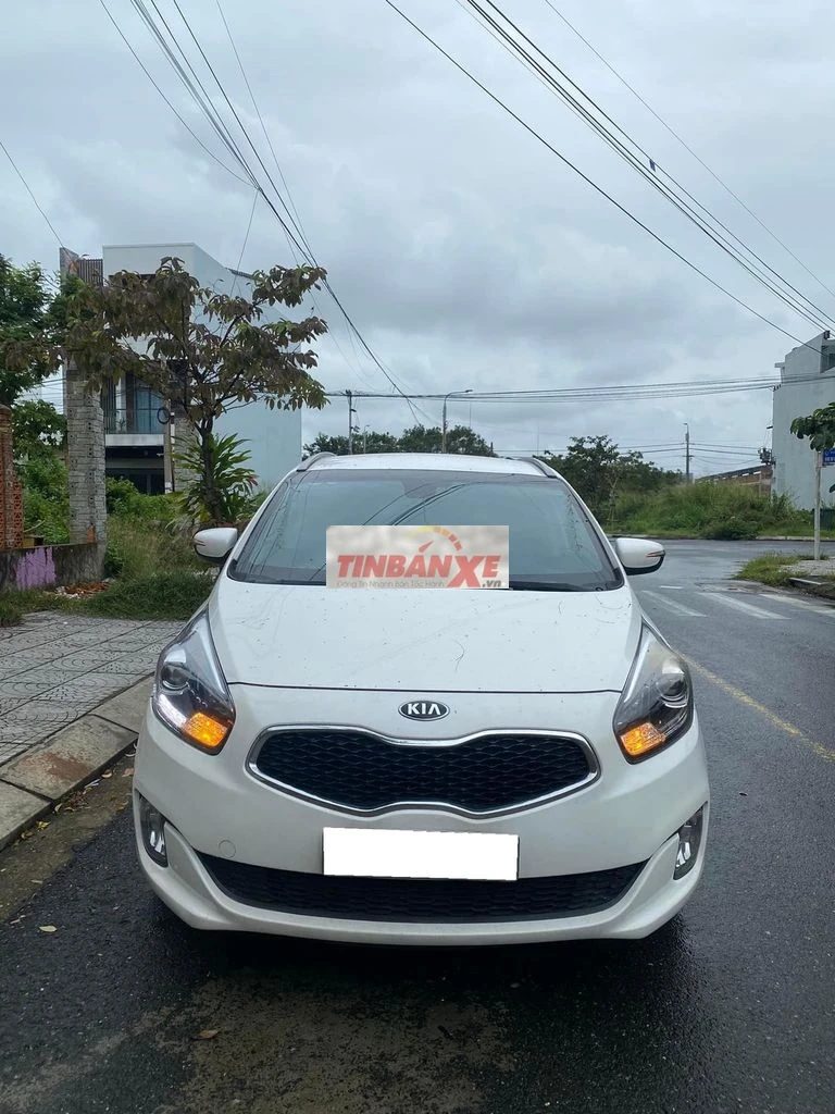 Cần bán Kia Rondo model 2017, số tự động, máy dầu