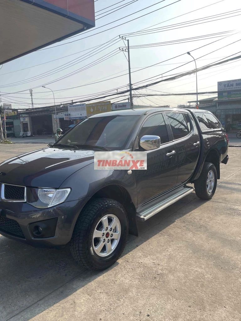 bán tải Mitsubishi Triton đời 2009 Xám