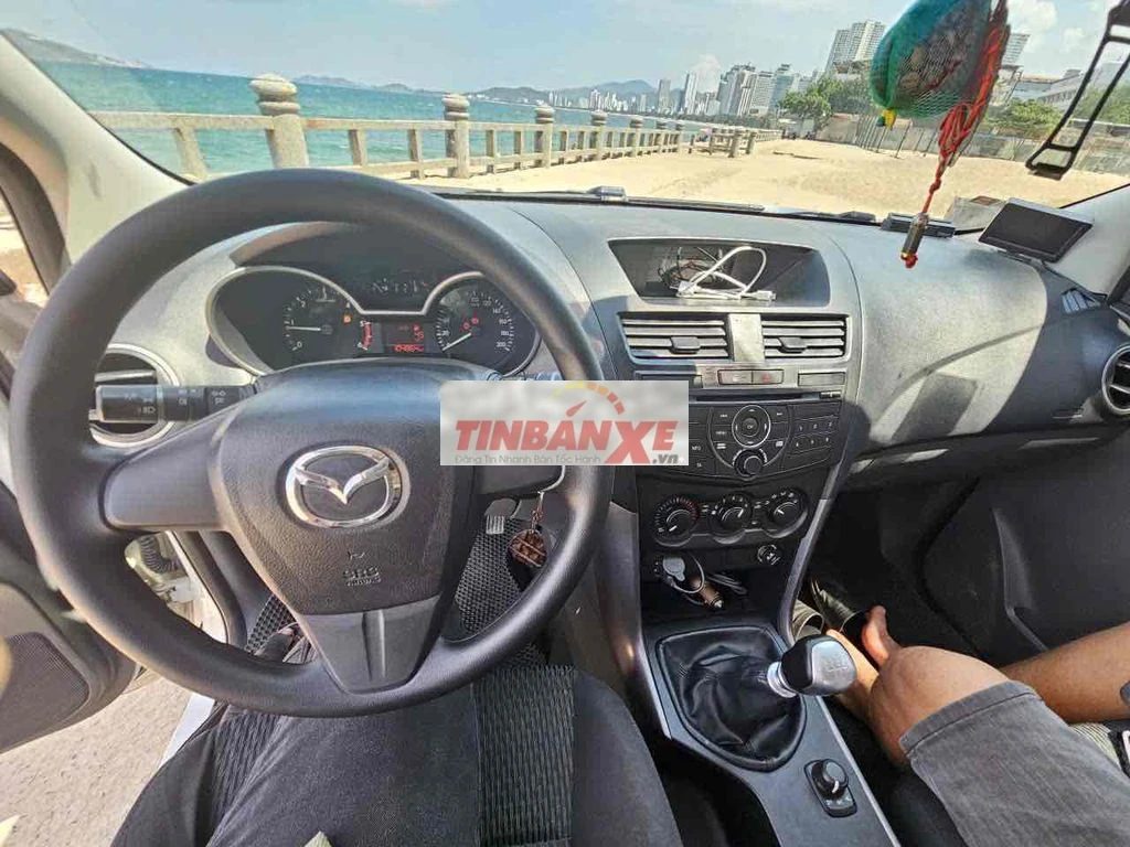 Mazda BT-50 Trắng Số sàn 104.864 km 4