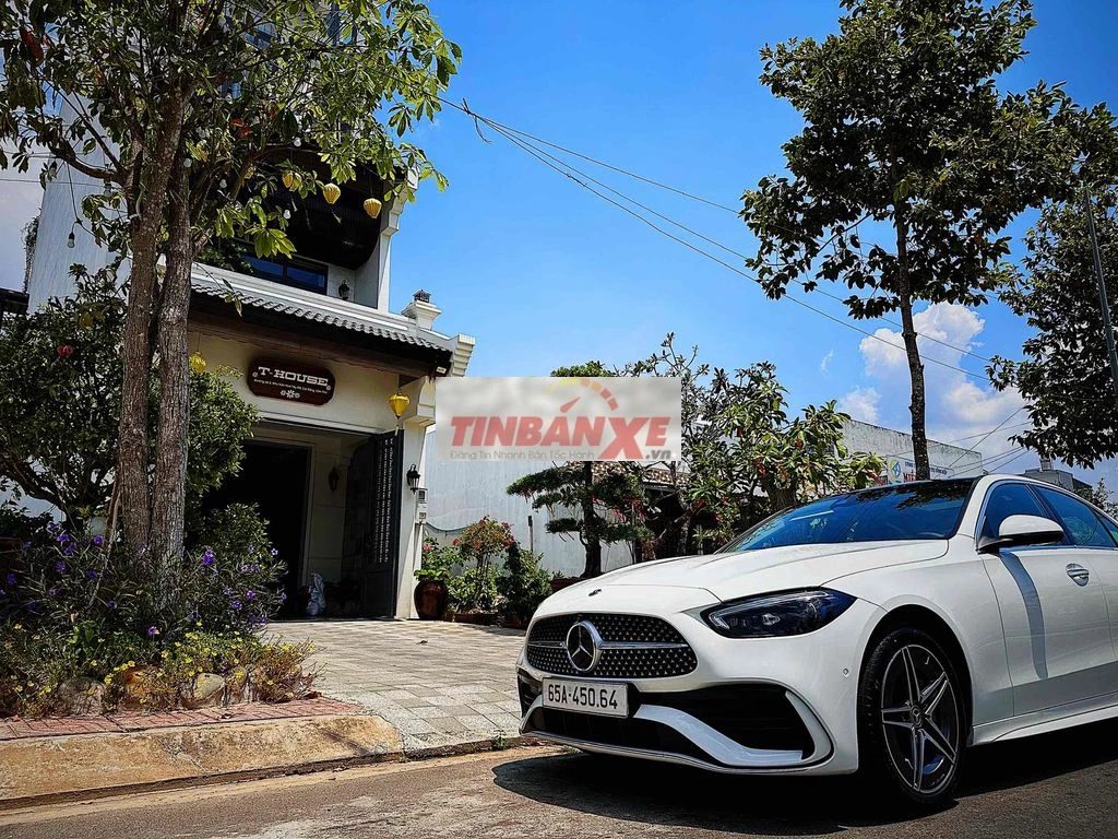 Mercedes-Benz C300 AMG 2024 Trắng Như mới