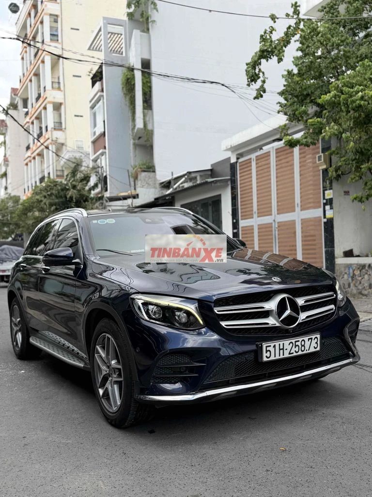 Mercedes GLC300 4Matic Model 2020 Xanh đen