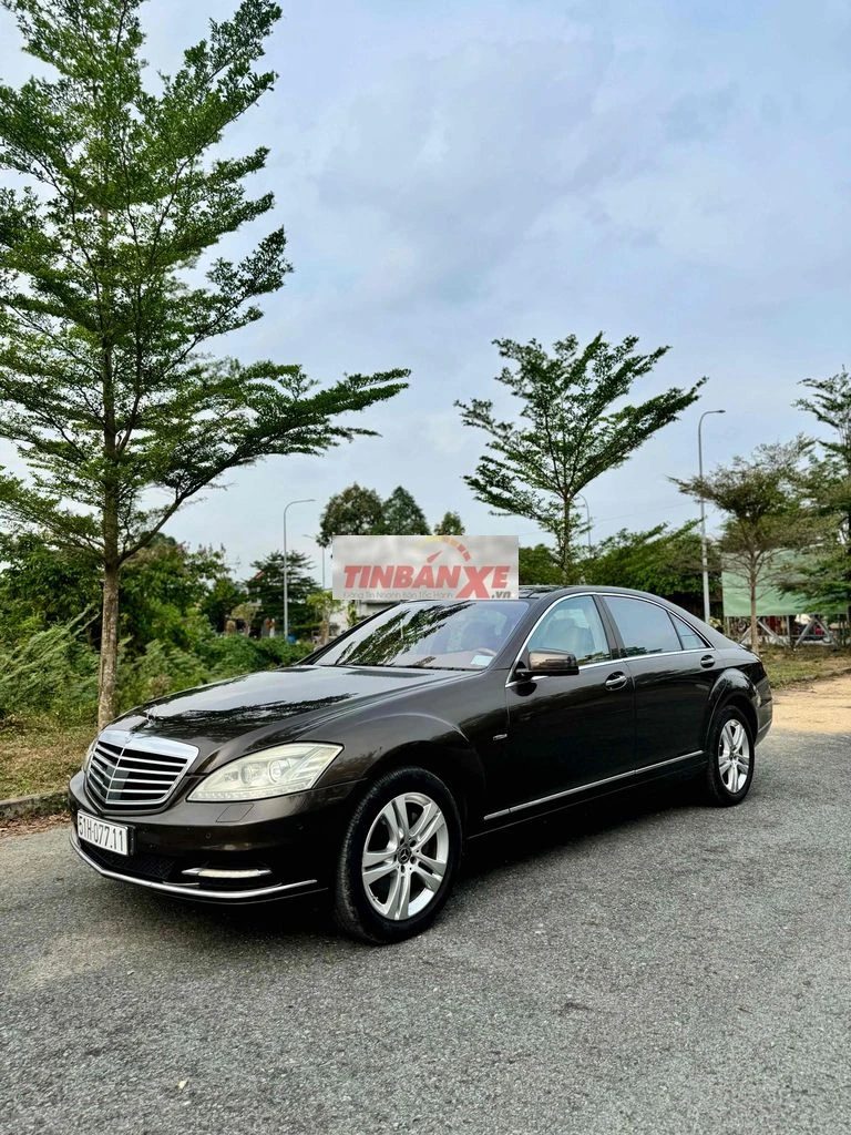 Mercedes-Benz S400 Hybrid model 2010