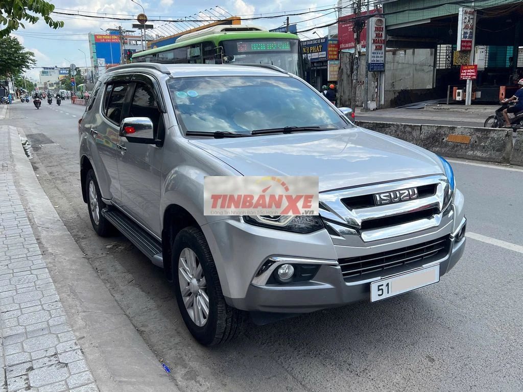 Isuzu Mu-X model 2020 số tự động máy dầu