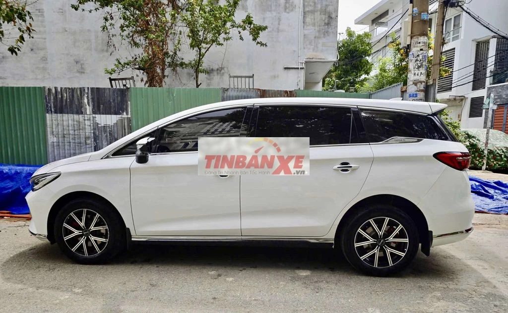 BYD M6 MPV 7 chỗ Trắng