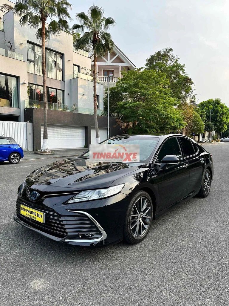 Toyota Camry 2.5 HV 2023 61000km Đen