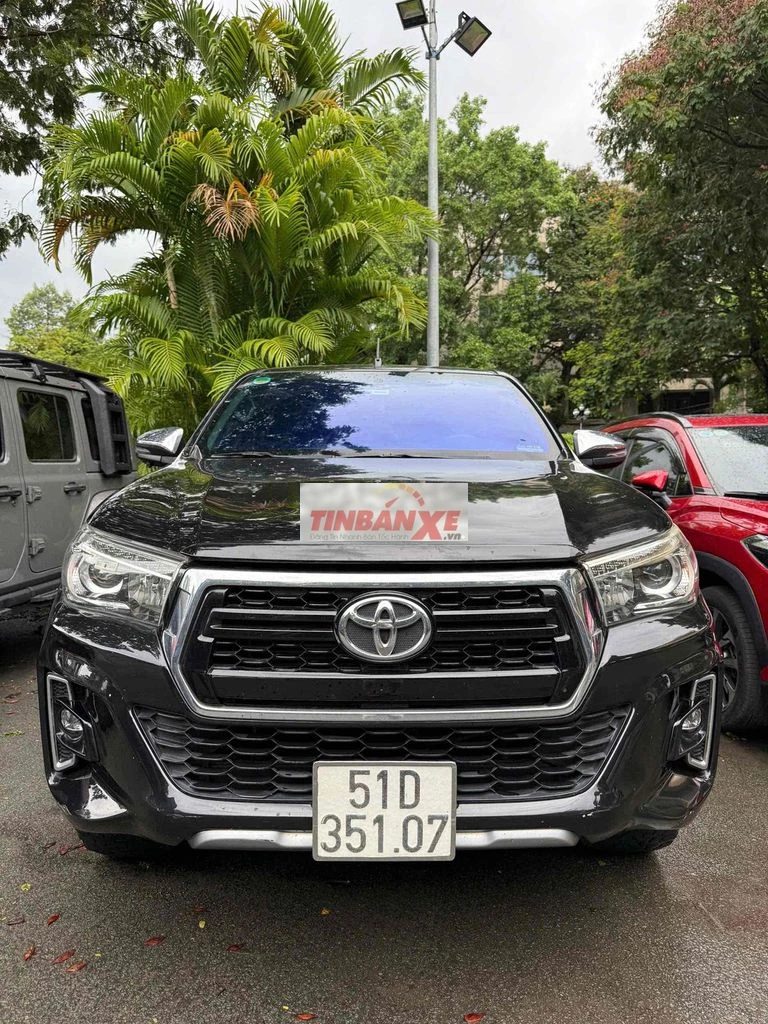 Toyota Hilux 4x4 AT 2018 2 cầu Đen Tự động