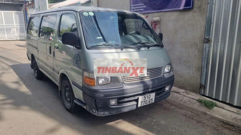 Toyota Hiace Van 2004 820kg Xám