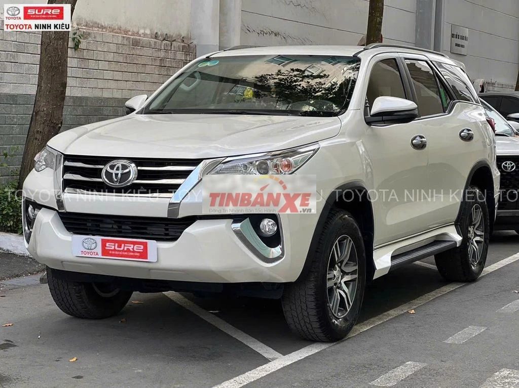Toyota Fortuner 2020 2.7AT Trắng