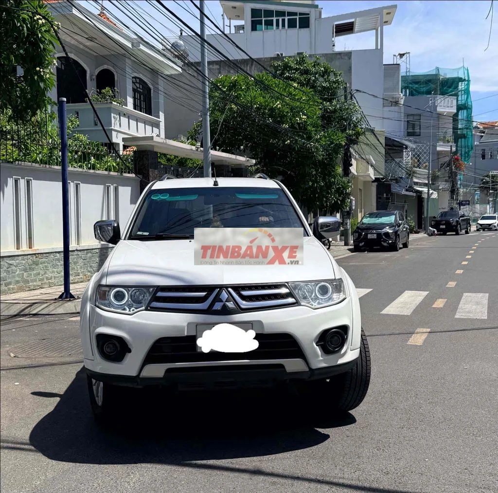 Mitsubishi Pajero Sport 2016 Trắng