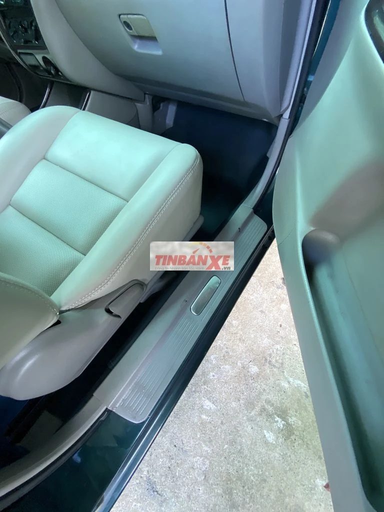 Mazda 626 Xanh đen 5 chỗ