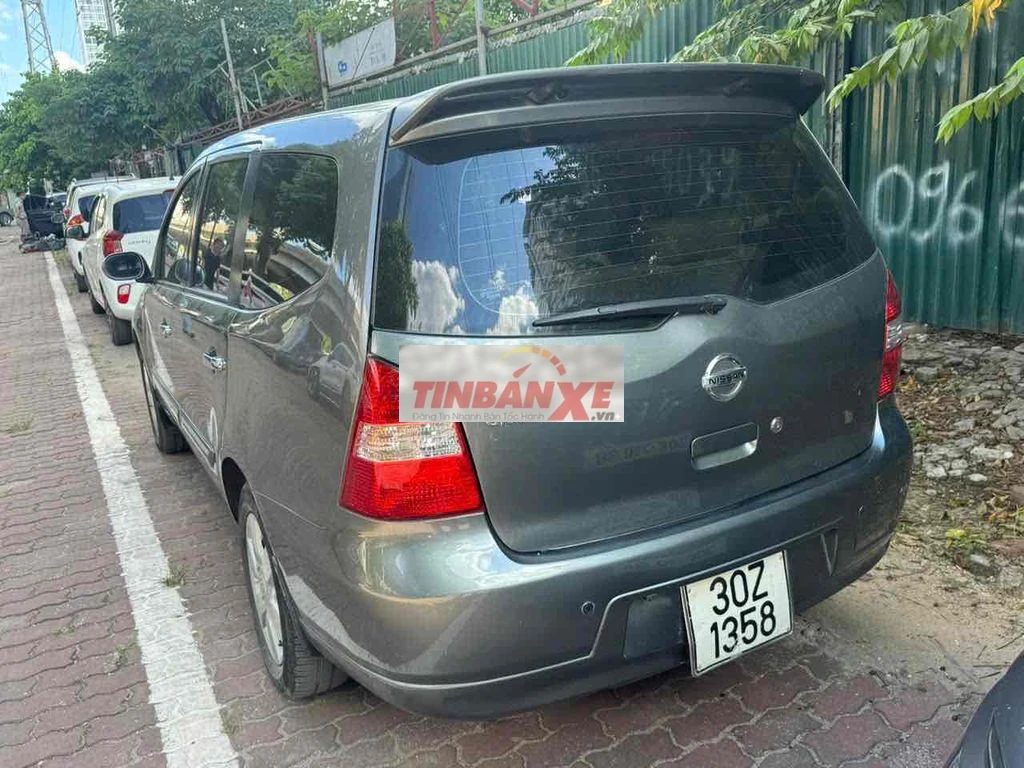 Nissan Grand Livina 8 chỗ Số tự động