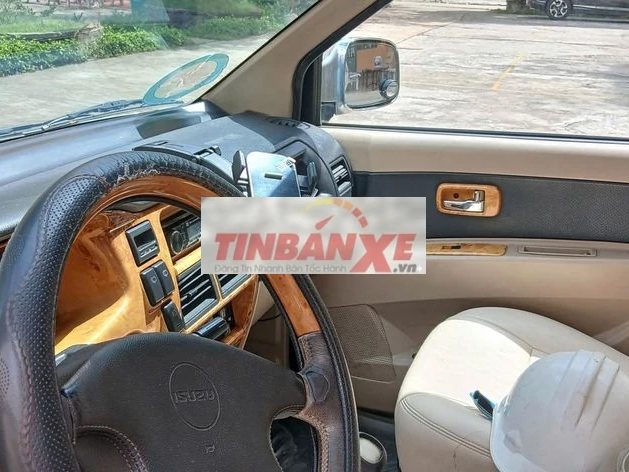 Isuzu Hi-Lander 7 chỗ Bạc