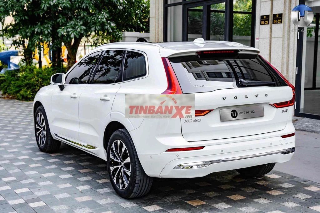 Volvo XC60 Ultimate Bright B6 2023 Trắng