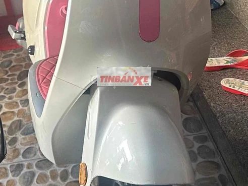 Xe điện Vespa Trắng hồng