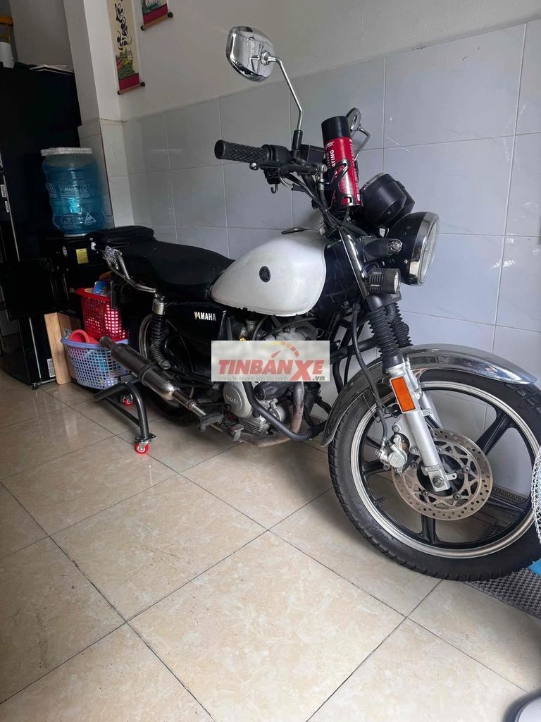 Yamaha YB 125 màu Trắng