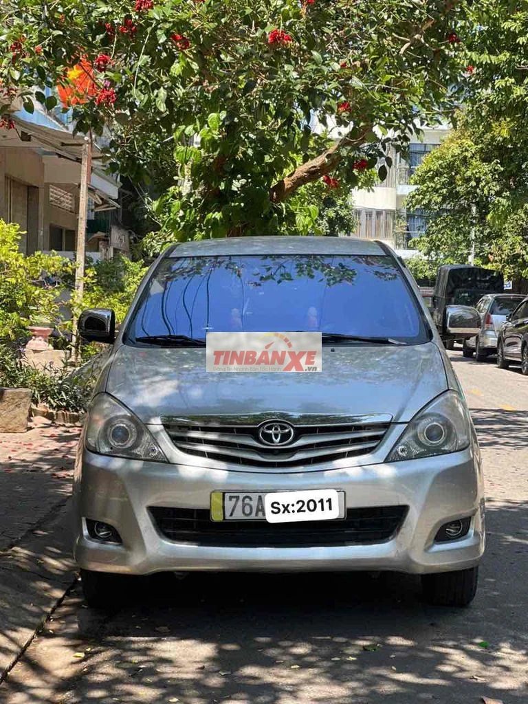 Toyota Innova 2011 Gia đình Bạc