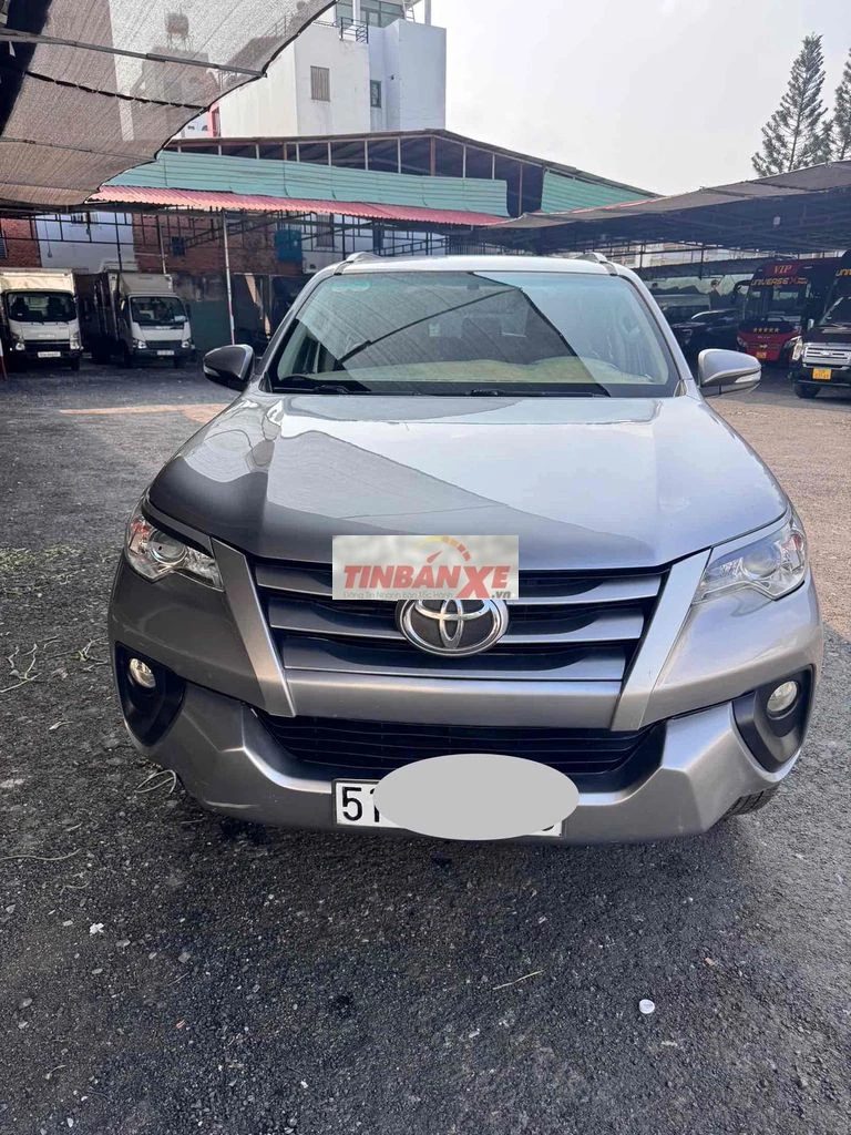 Toyota Fortuner 2017 2.4G số sàn máy dầu