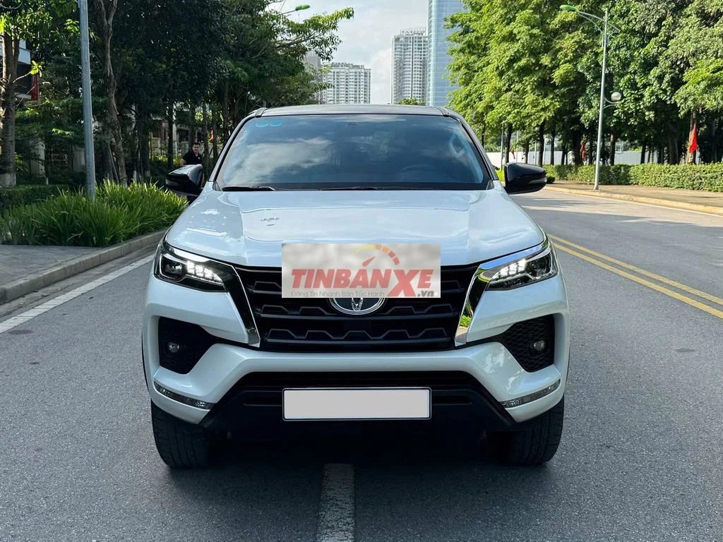 Toyota Fortuner 2025 2.4AT 4x2 30000 km