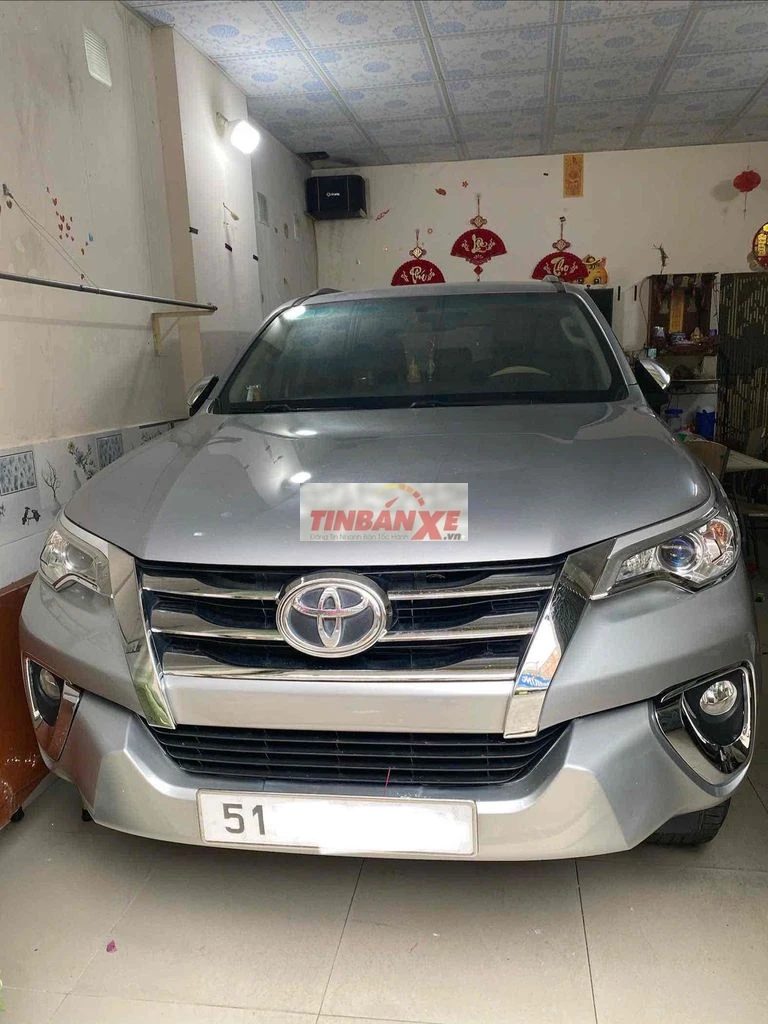 Gđ cần bán Toyota Fortuner 2019 –máy dầu, số sàn
