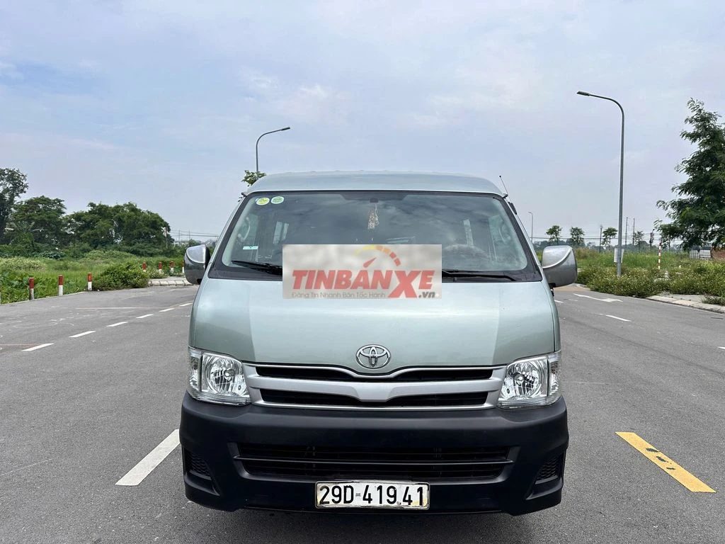 Toyota Hiace Van 6 chỗ 2010 Dầu