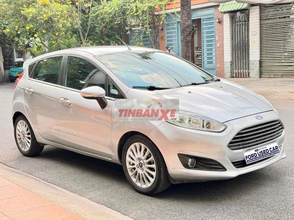 Ford Fiesta 2015 72.000 km Bạc