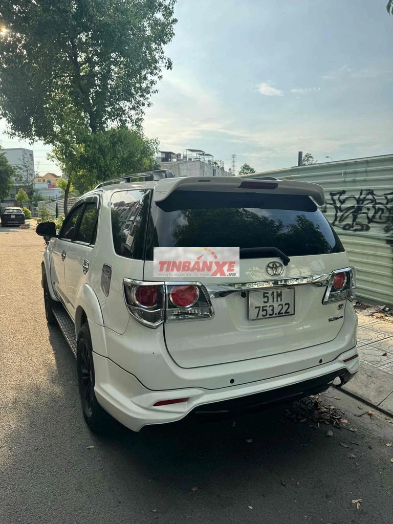 Toyota Fortuner TRD 2016 Trắng
