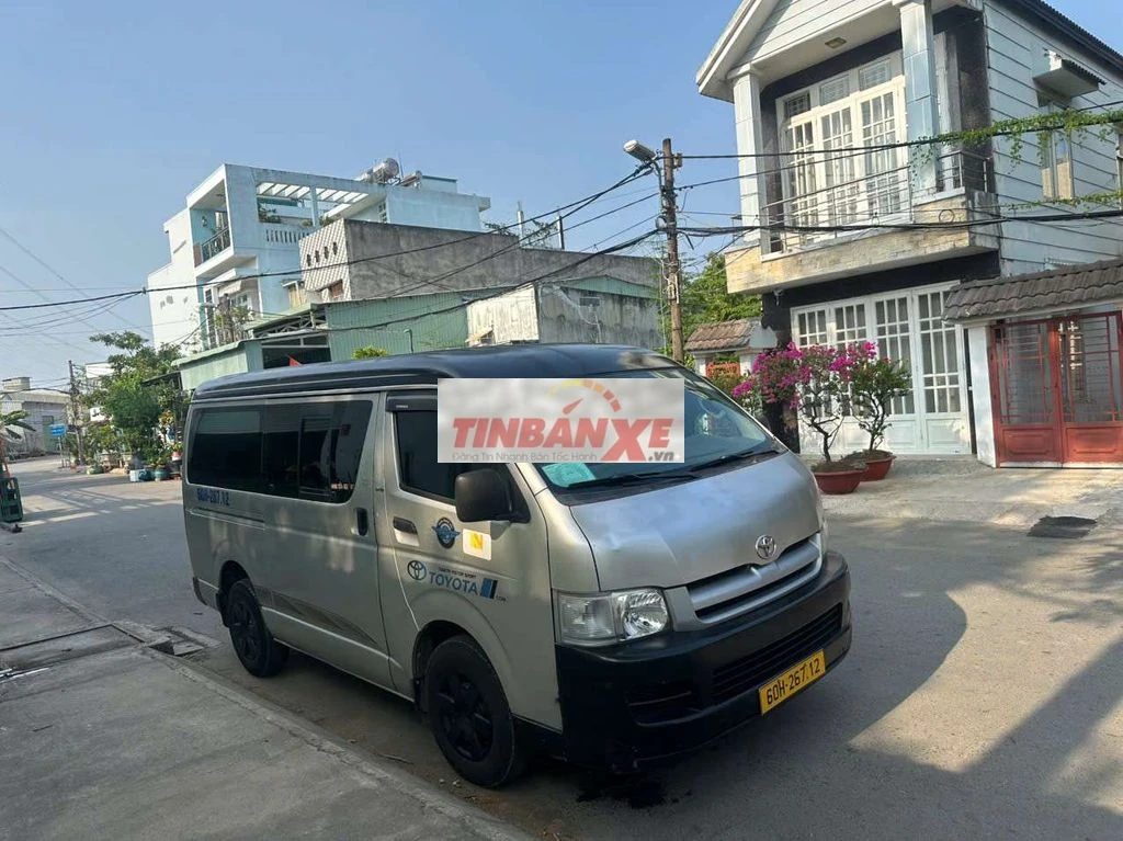 Toyota Hiace Van 2005 Bạc