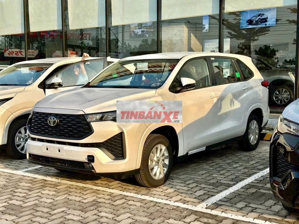 Innova Cross 2.0G 2026 - xe giao ngay giao sớm