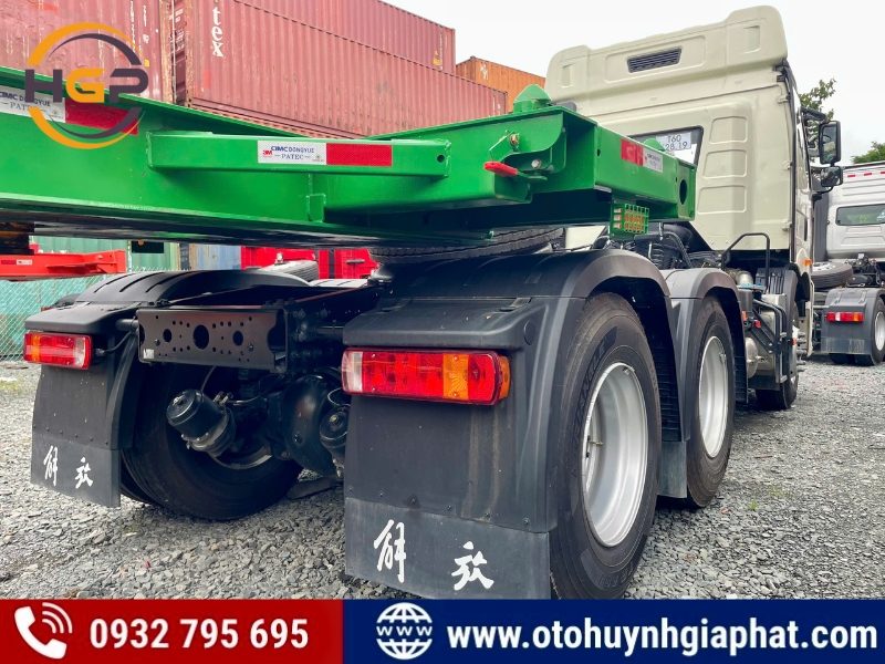 Ngoai-that-Xe-dau-keo-Faw-J6P-375HP-2025-moi.jpg
