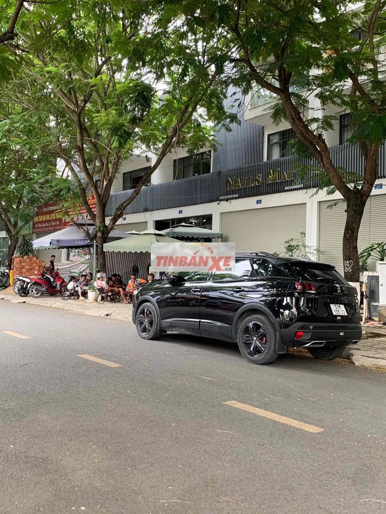 Peugeot 3008 Đen 5 chỗ