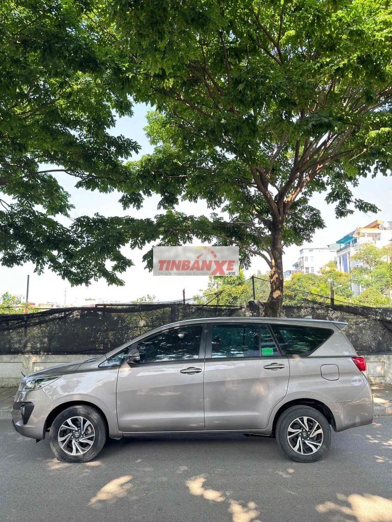 INNOVA model 2022 Số sàn màu đồng biển 30G/5 số