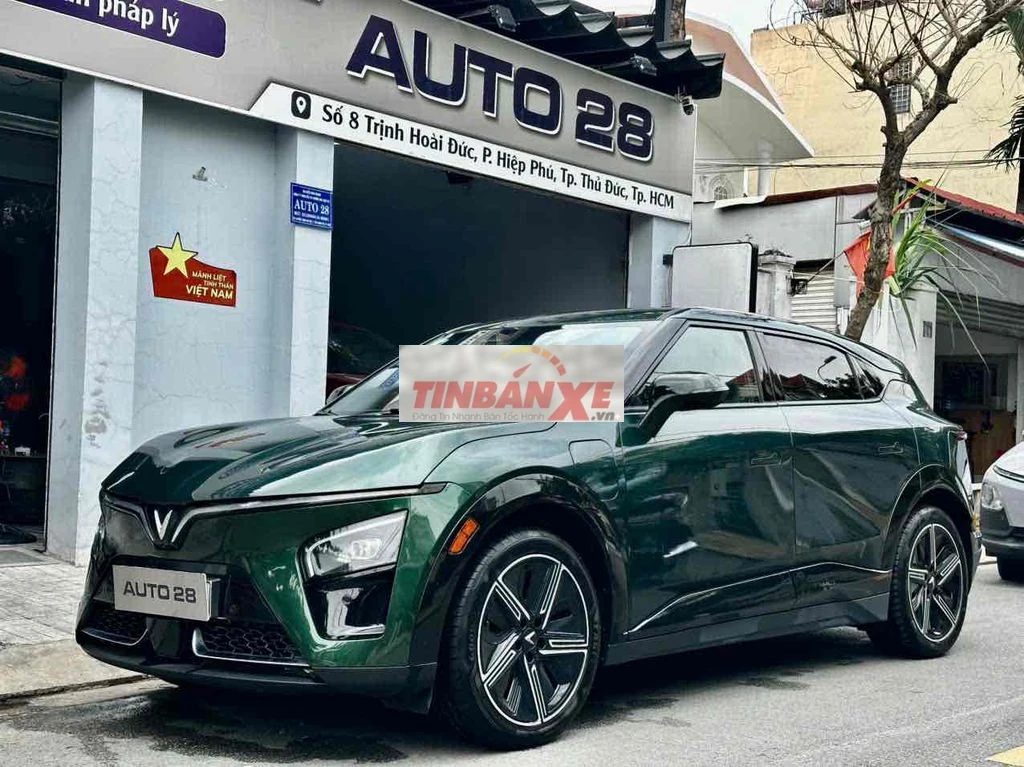 Vinfast VF7 Plus 2024 - AWD - 181 km