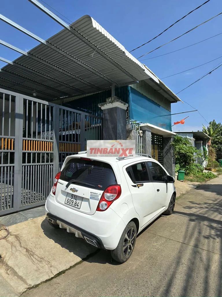 Chevrolet Spark LT 2017 Trắng Xe gia đình lên đời