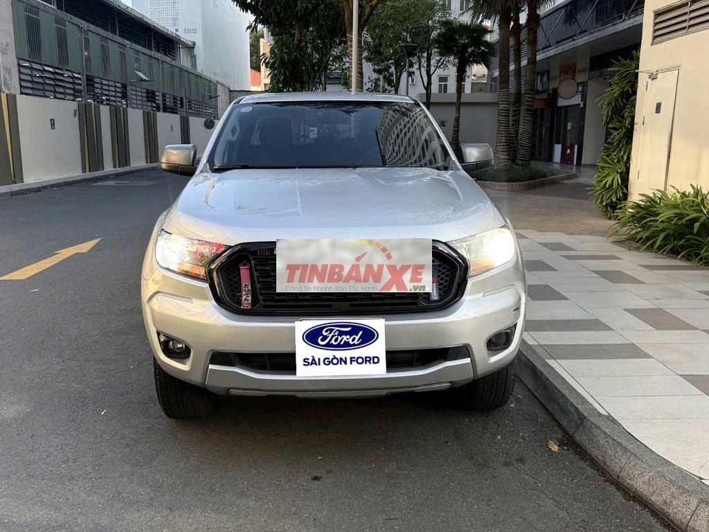 Ford Ranger XLS AT 2021 Bạc 98.500km